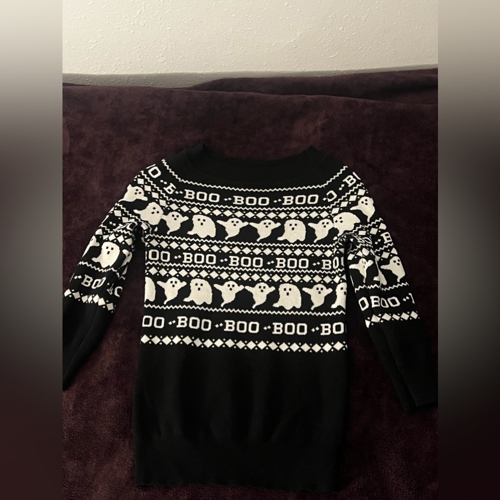 Super cute ghost sweater, with 3/4 sleeves. Size small. Only worn 2 times
